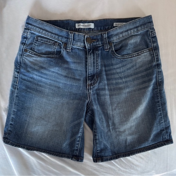 Banana Republic Pants - Banana Republic Premium Denim Boyfriend Roll Up Shorts (Size 28/6)